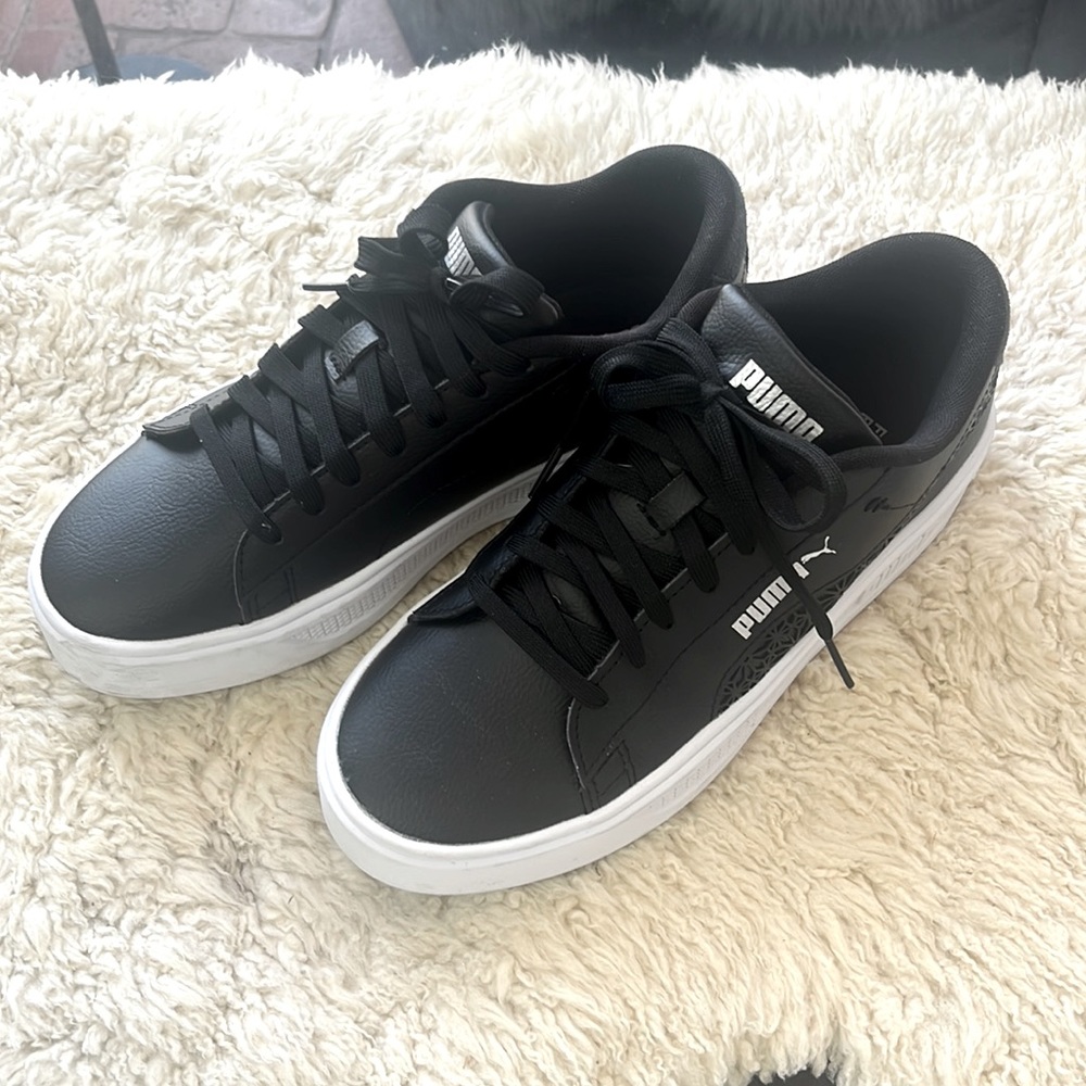 Women’s puma sneakers